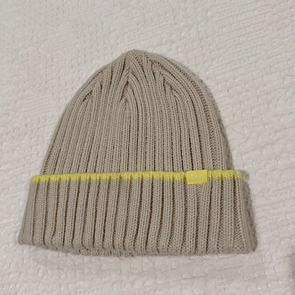 TNA Snowflake Beanie Aritzia Neutral Beige Tan Ribbed Knit Winter Hat NWOT Fall
